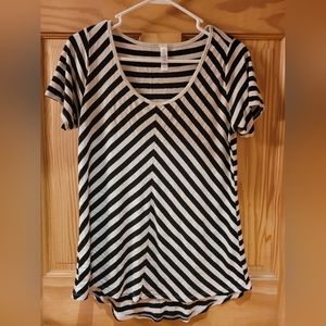 LulaRoe t-shirt Size S